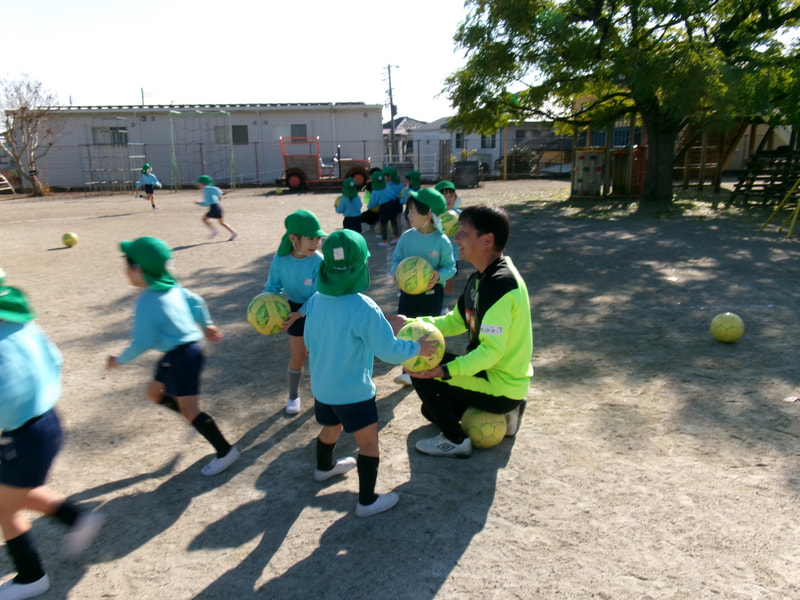 コーチにタッチしてゴールに向かってGO！