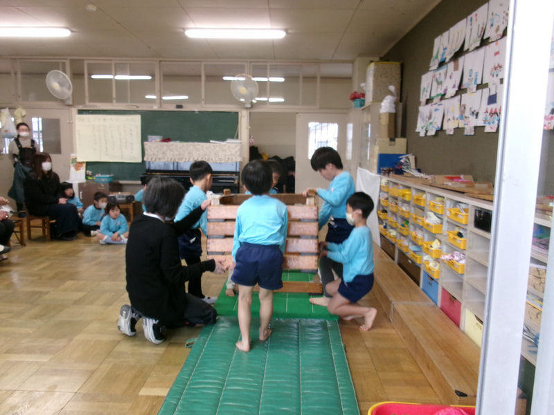 見て！こんなに大きなものもみんなで力を合わせれば運べるんだ。準備や片付けも自分たちで行いました。