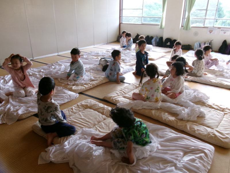 目覚ましの音楽とともに「おはようございます！」みんな寝起きがいいね。