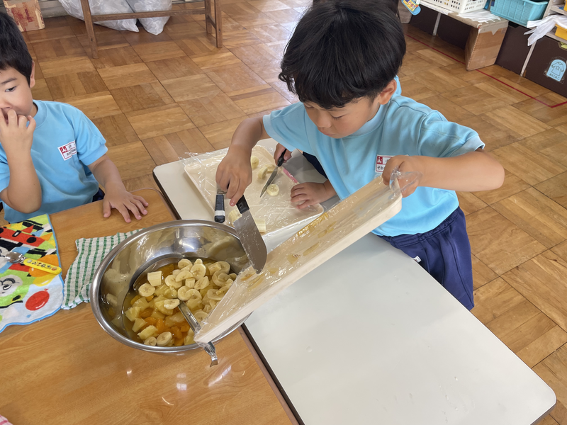 全部切ったから、ここに入れて・・・