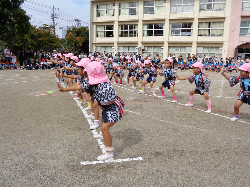 年長さんの力強いソーラン節。しっかり腰を下ろしていて、魚がたくさん取れそうだね。