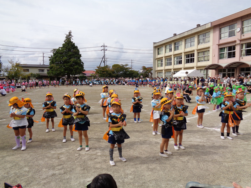 みんなで踊ると楽しいね。