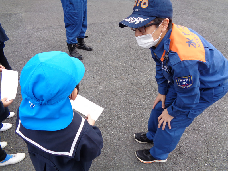 救急車について知りたいことがたくさんあったので、紙に書いて持っていきました。ドキドキしたけれど自分たちで考えた質問の答えがわかり、嬉しかったね。