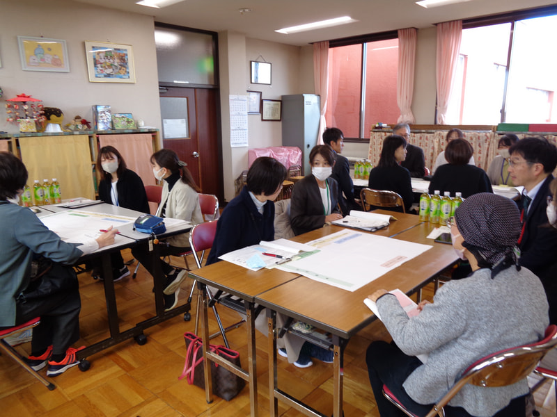 先生方との協議会。幼稚園生はいろいろなことを考え、自分の力で取り組んでいることに驚き、1年生は小学校では一番小さな学年ではあるけれど、もっと任せていいのではないかと感じてくださったようです。幼稚園と小学校の段差がなくなるように、ともに学べる機会を大切にしていきたいです。