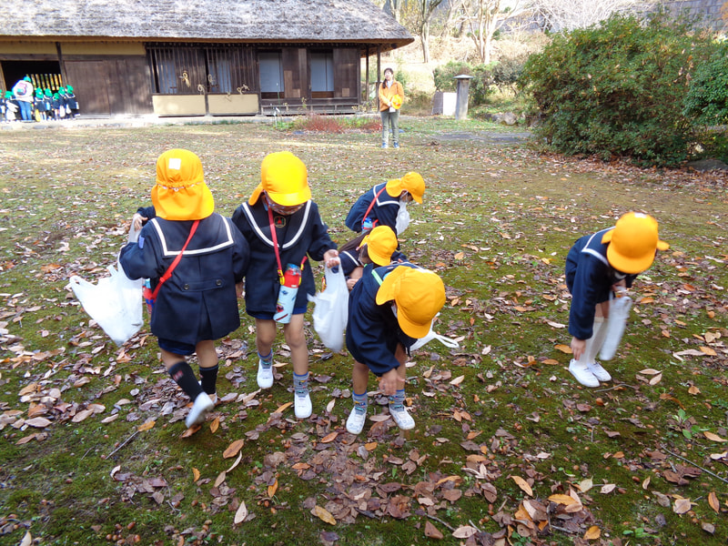 ドングリ　みいつけた！　お土産いっぱい  持って帰ろうっと！