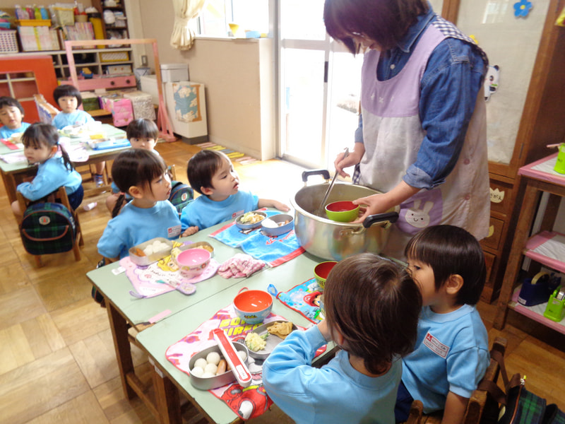 お腹すいたな。「お味噌汁だよ！いっぱい食べる？」「うん！」