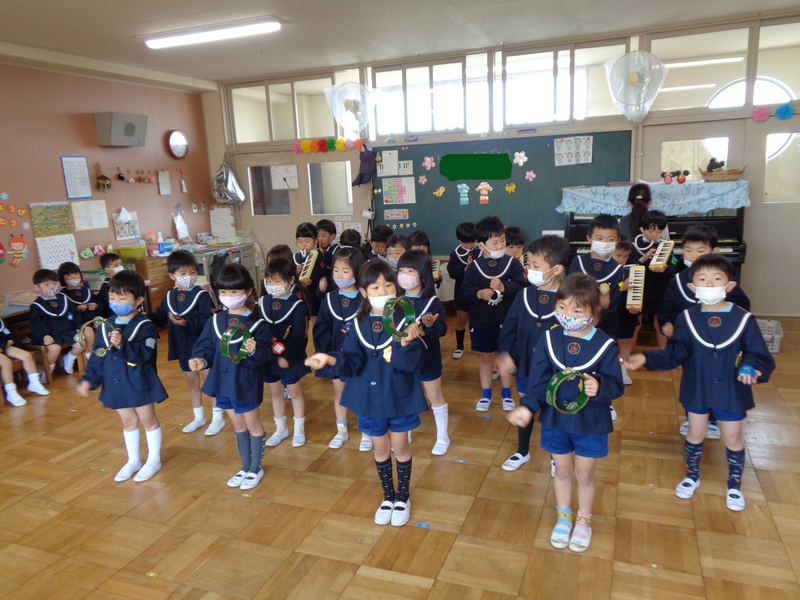 年長さんがお祝いに来てくれました