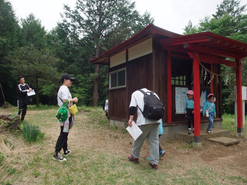 森林公園に神社があることを知らなかった！という方も。ここにはクイズがあって、答えがわかっても、他の人には聞こえないようにおうちの方に伝えてね。