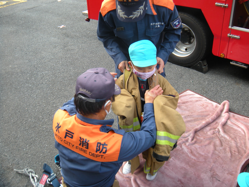 燃えない服だって。ホントかなぁ。