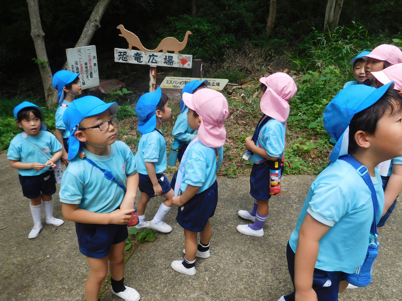 伝説のカッパ池。戻ってきた子から「白い手が見えた」と聞いて、これから向かう子の足が止まりました。