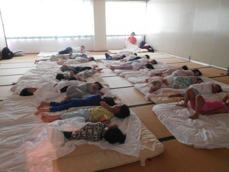 起床5分前の子どもたち。とっても静かでした。