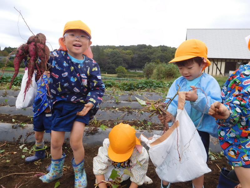 「取れた!」時間をかけて頑張ったから、いつもよりおいしく感じるだろうね。