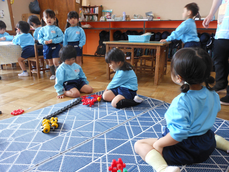 入園初日。おうちにあるブロックより大きいな。