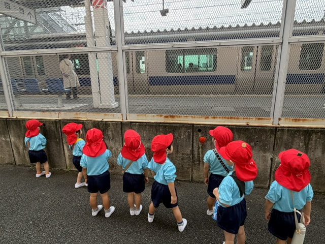電車きた～！バイバイ～！！