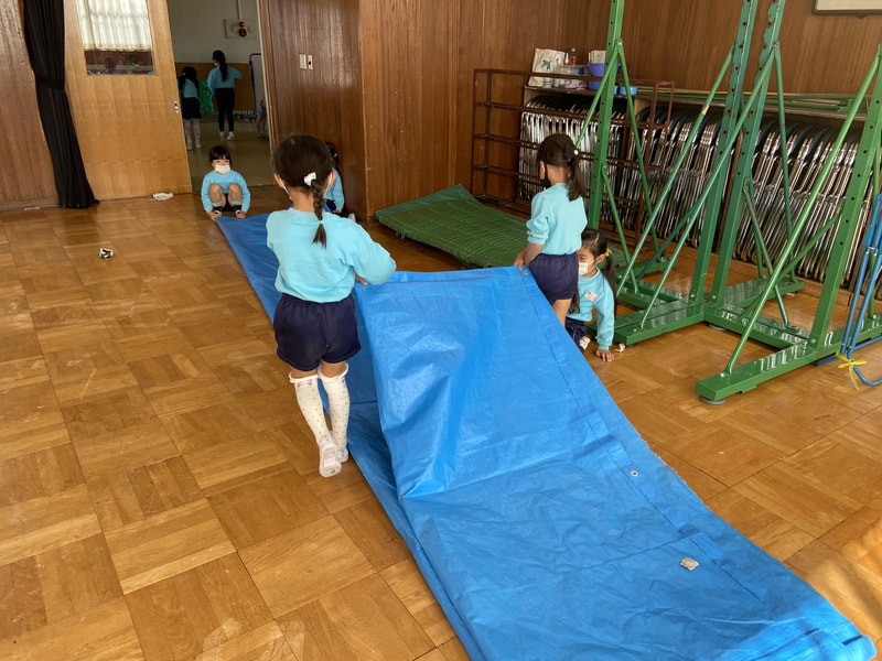 大きなシートも上手に畳んだね