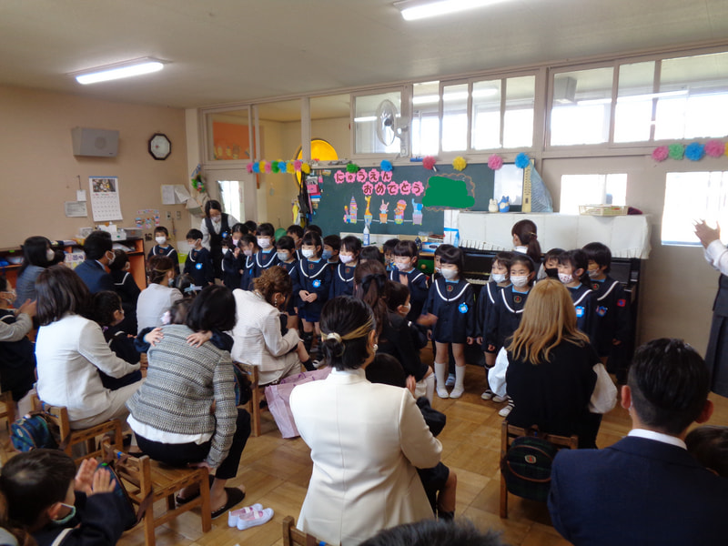 年長組のお兄さん、お姉さんがお祝いに来てくれました