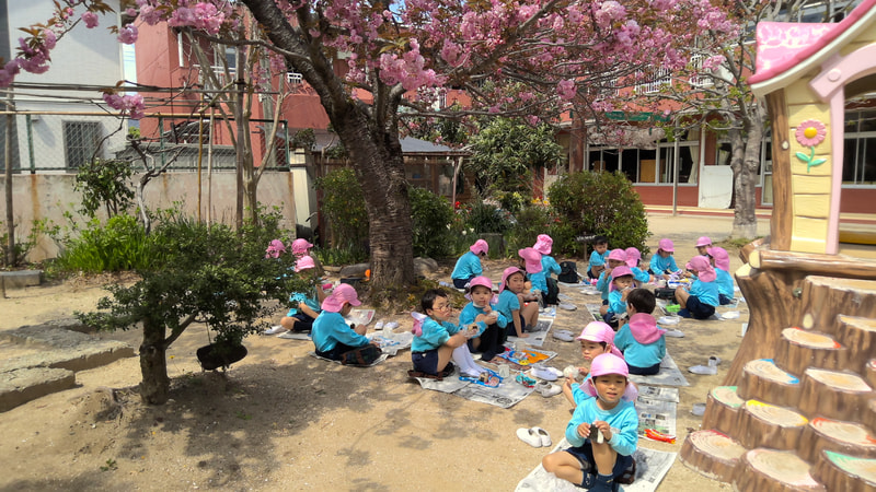 お花見しながらお昼ごはん。