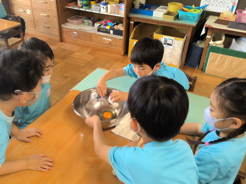 上手に割れるかな？「押さえていてあげるね」