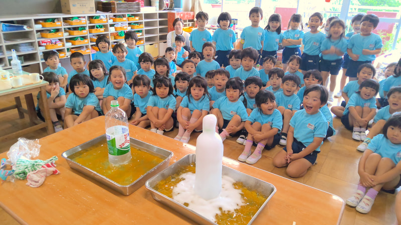 キャー！あふれたぁ！噴水みたい！