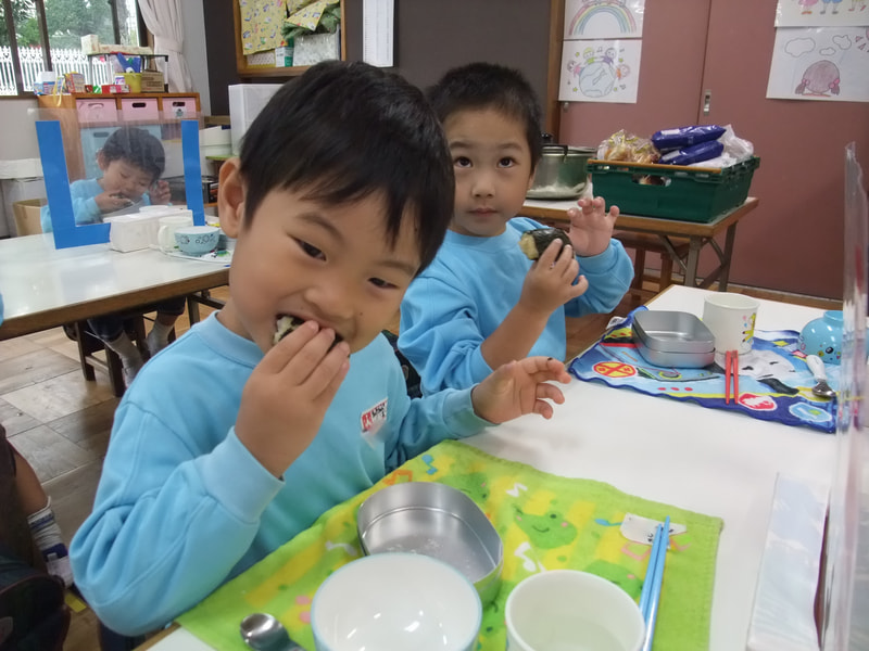 もぐもぐ