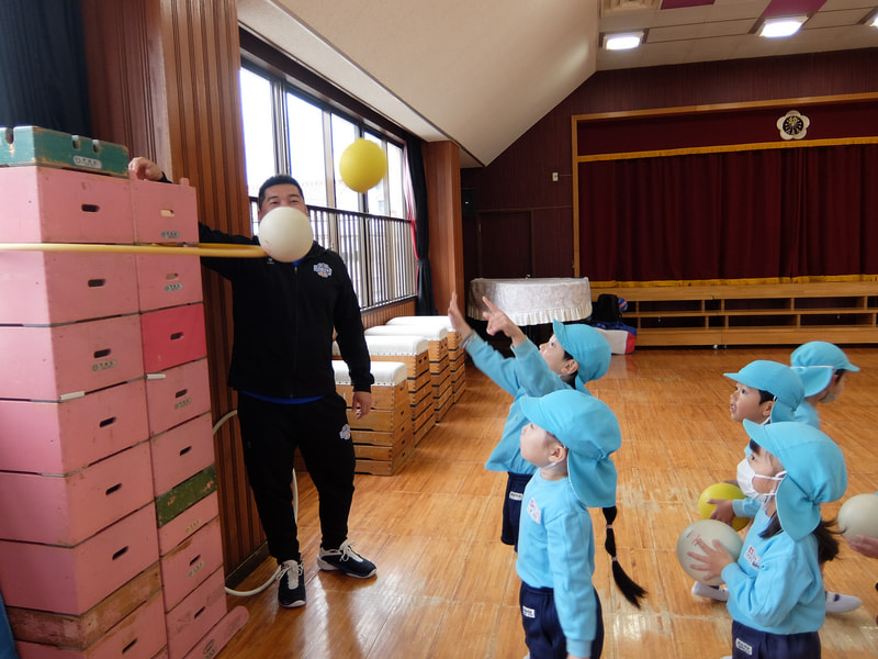 ゴールにシュート