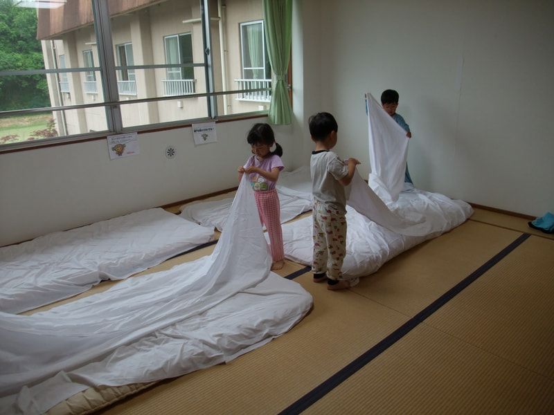 おはよう　シーツをたたもう