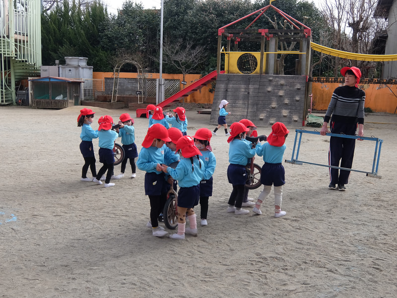 よいしょ　よいしょ　お引越し