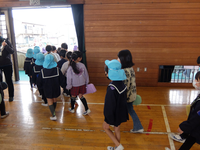 がっこうたんけんにしゅっぱ～つ！