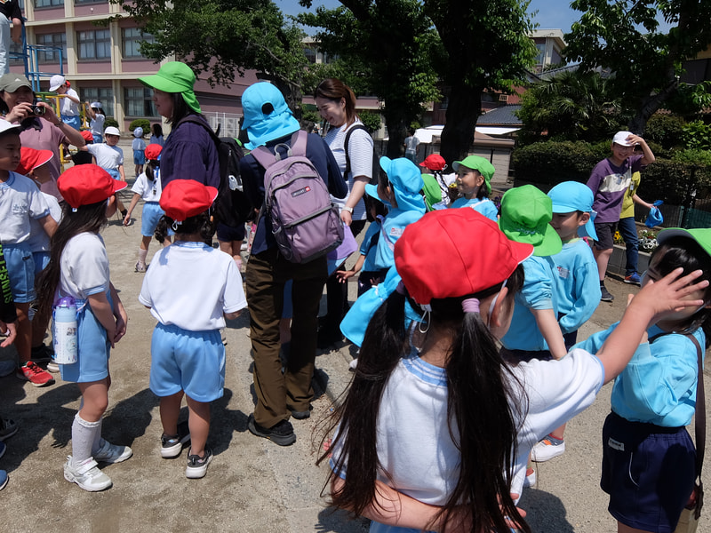 りす組だったよね。そうそう。バスコース一緒だったね。うん、あおコース、ね