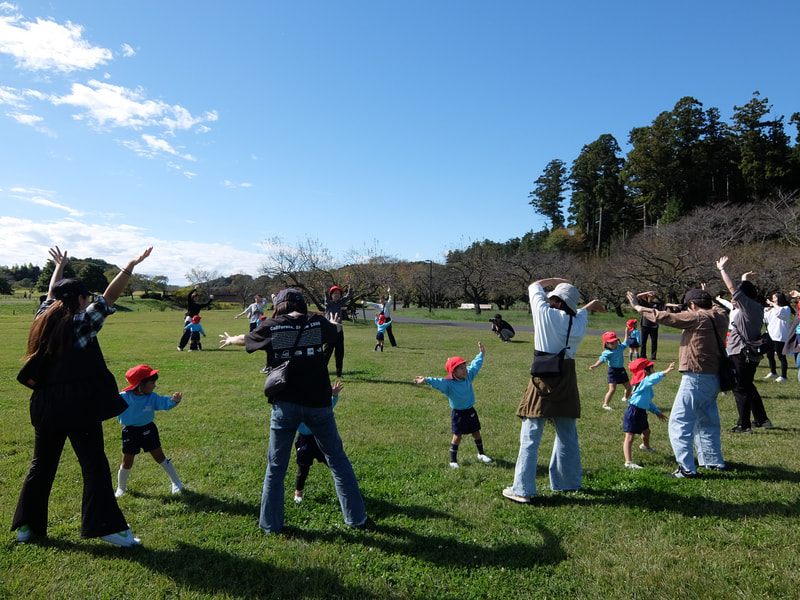 手を う~んと伸ばすよ